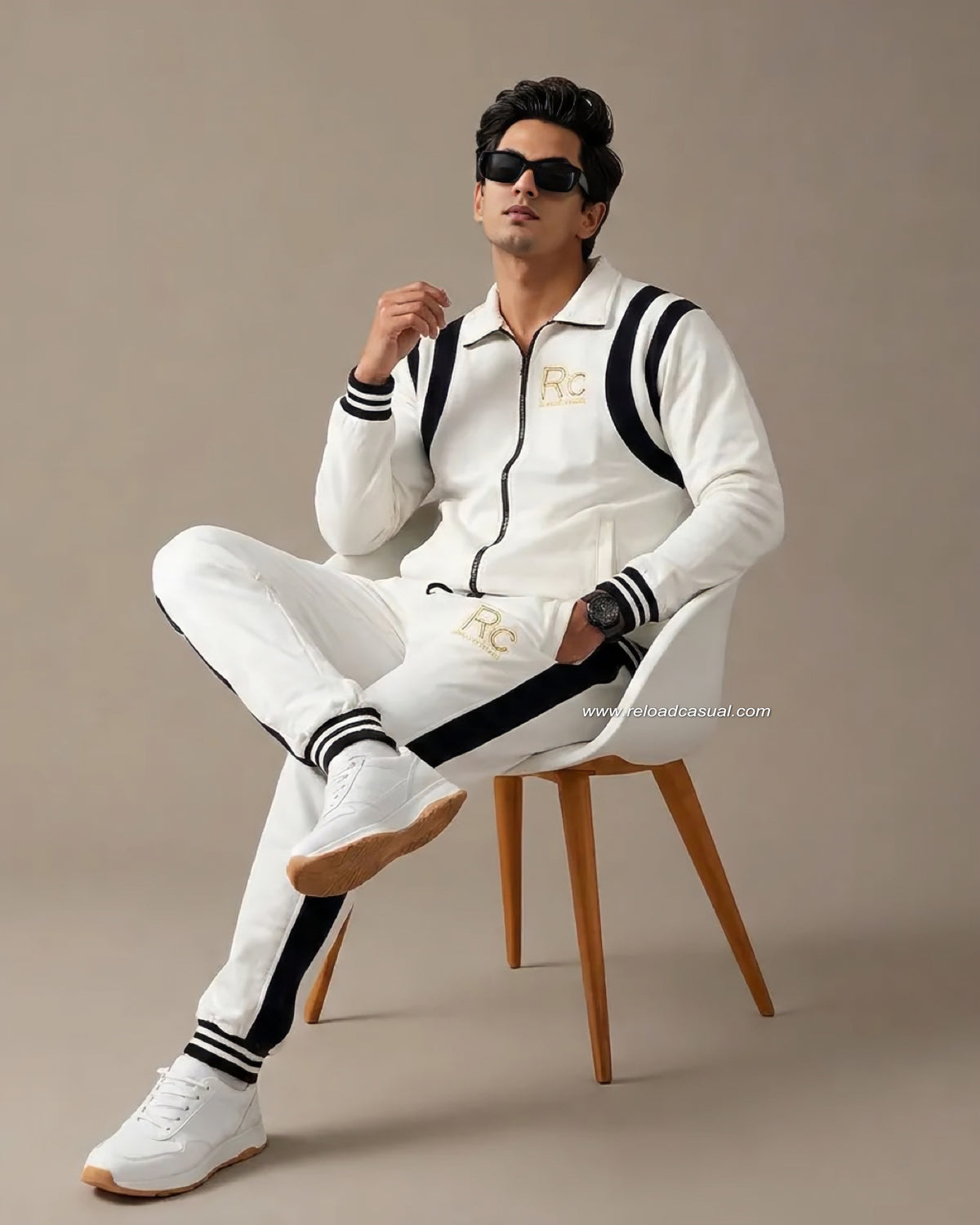 Men Solid Side Taped Zip Up Tracksuit